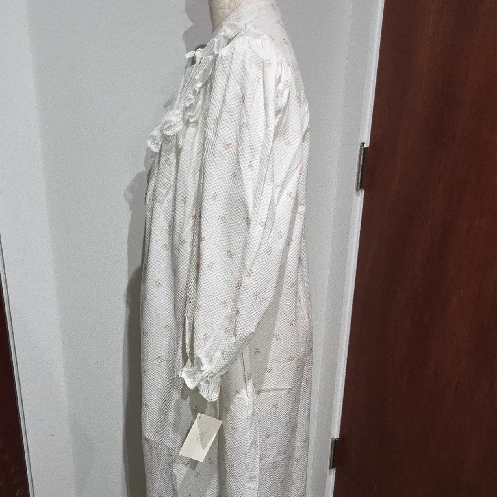 Vintage Gilligan & O'Malley White Floral Nightgown - Picture 4 of 9